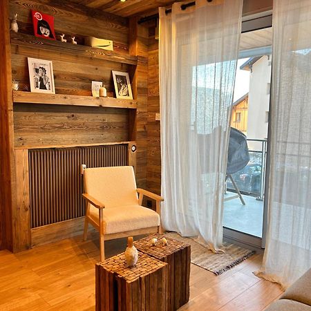 Alpe D'Huez Le Majestic 2 Skis Aux Pied Exterior photo